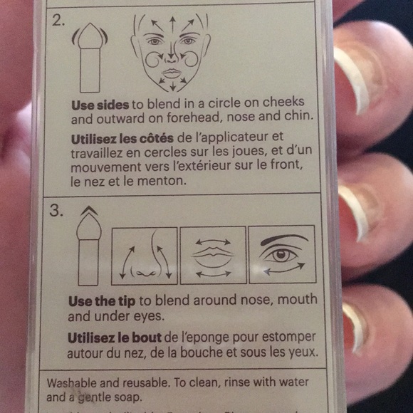 Foundation blending sponge & NYX setting spray - Picture 6 of 8